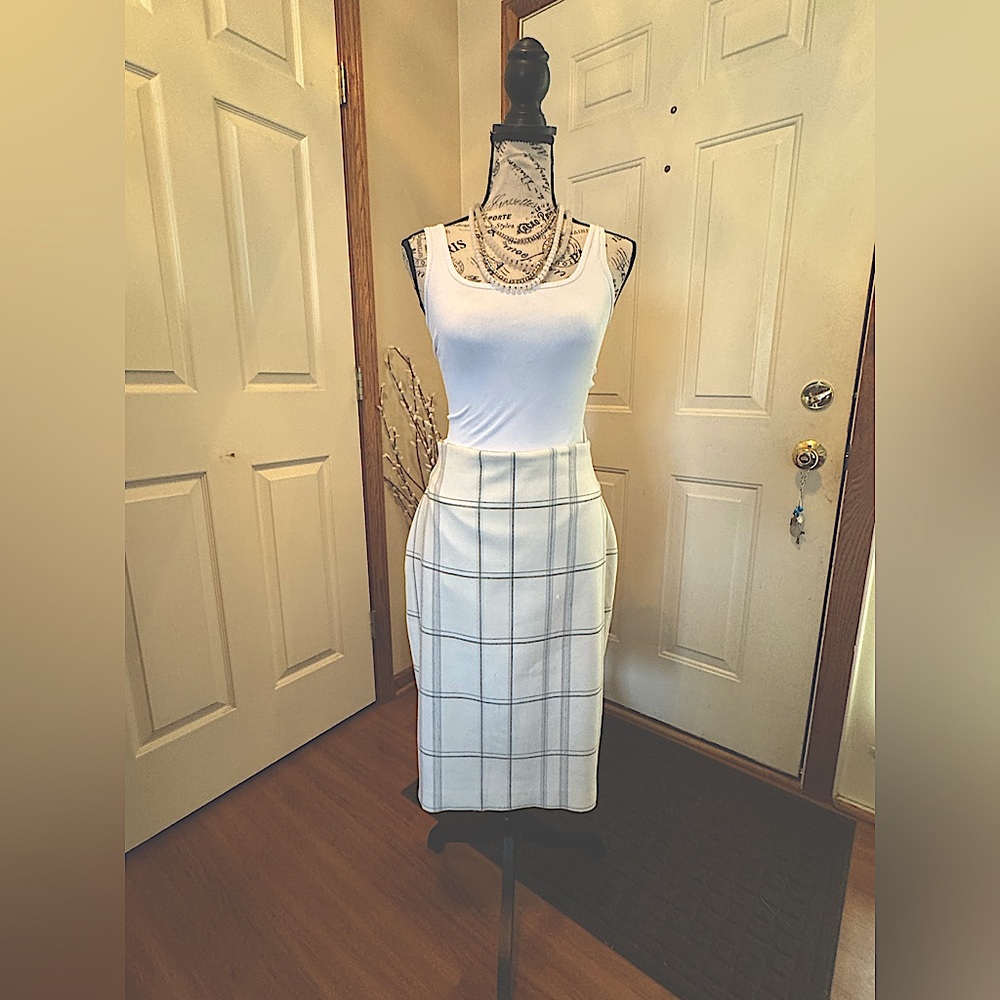 WHBM Ecru plaid with black and light blue pencil skirt Size 6